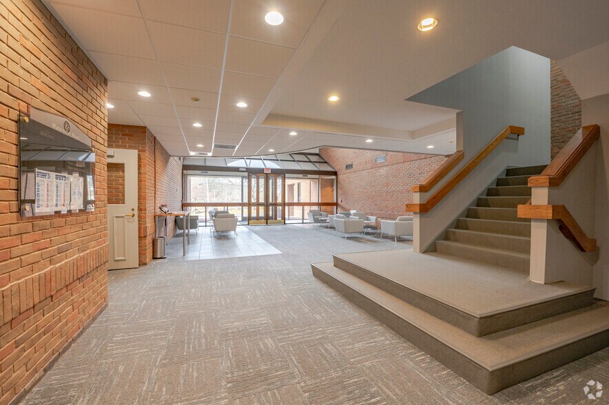 More Photos Of 22 Waterville Rd, Avon Medical For Sale