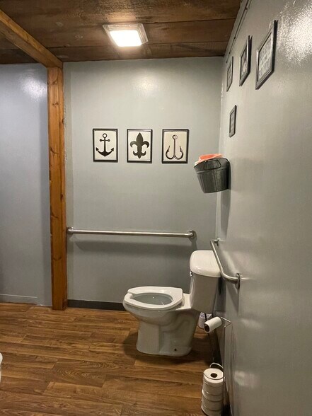 More Photos Of 160 W Broadway St, Sparta Restaurant For Sale