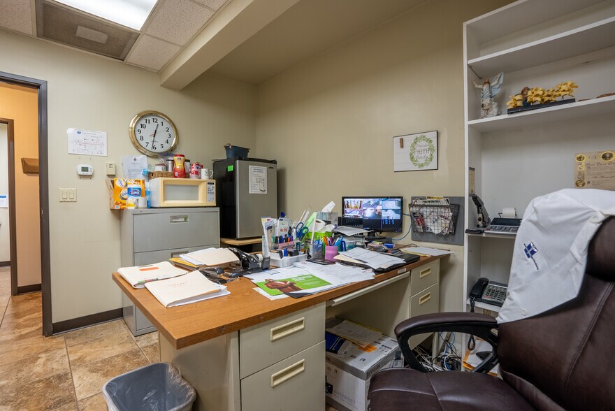 More Photos Of 4946 Florence Ave, Bell Medical For Lease