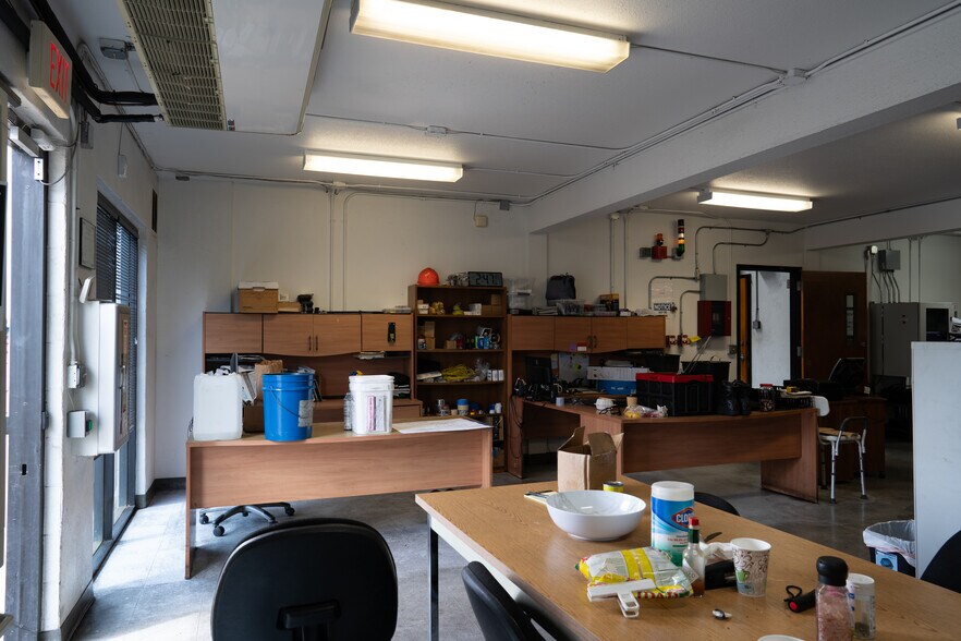 More Photos Of 3048 Aukele St, Lihue Warehouse For Sale