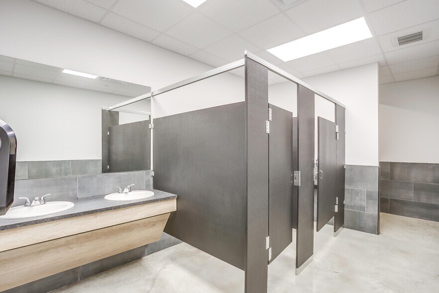 More Photos Of 4939 Fm 920, Weatherford Flex For Sale