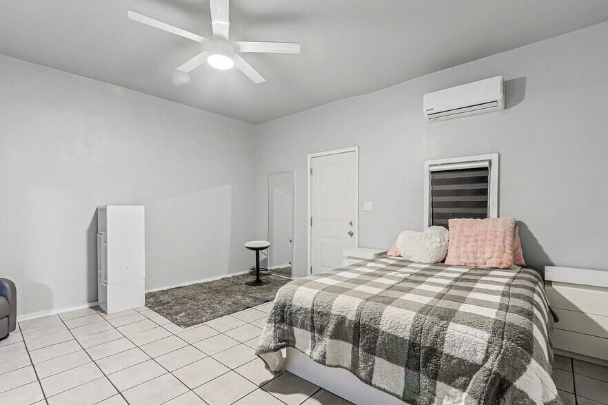 More Photos Of 2222 Bassett Ave, El Paso Storefront Retail Residential For Sale