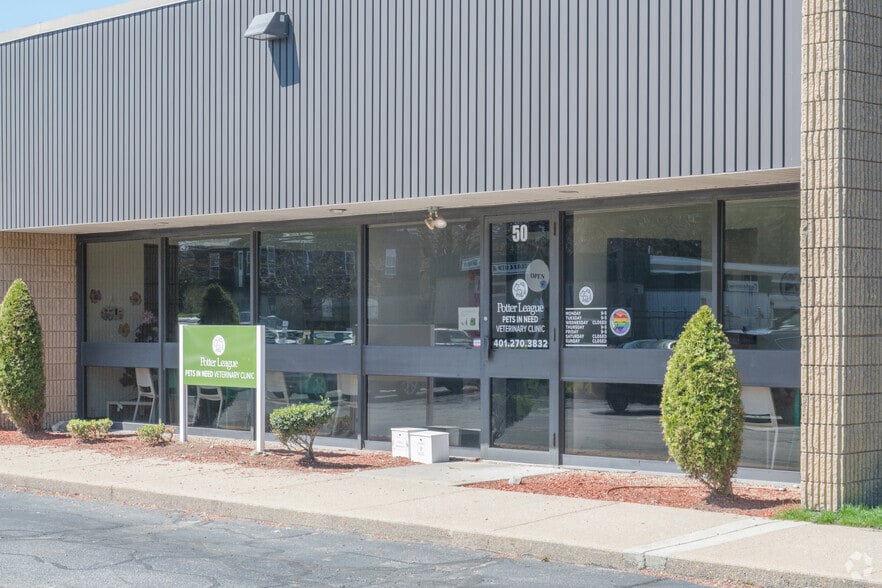 More Photos Of 40-68 Amaral St, Riverside Medical For Lease