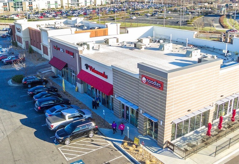 More Photos Of 1843 Village West Pky, Kansas City Freestanding For Lease