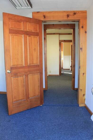 More Photos Of 988 E 185th St, Cleveland Office For Sale