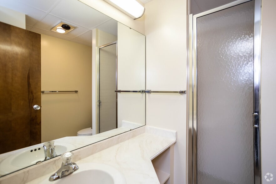 More Photos Of 2100 E High St, Springfield Apartments For Lease