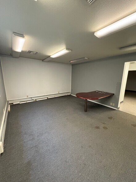 More Photos Of 6636 Rosewood St, Anchorage Warehouse For Sale