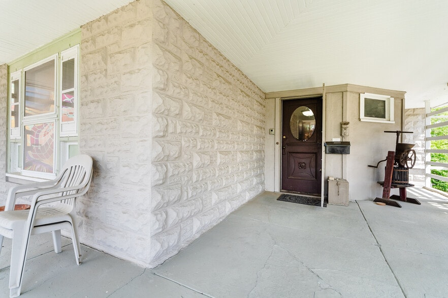 More Photos Of 15522 Madison Ave, Lakewood General Retail For Sale