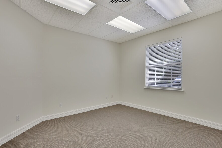 More Photos Of 4711 NW 53rd Ave, Gainesville Medical For Sale