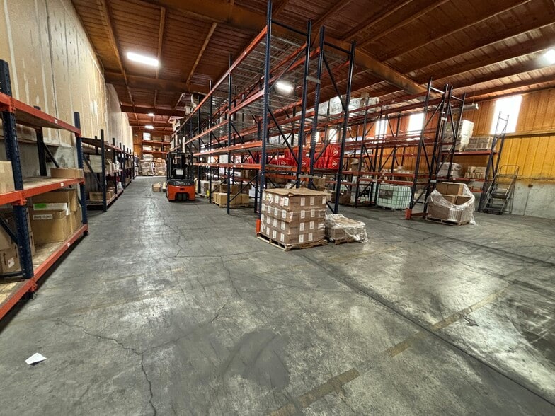 More Photos Of 1302 Rath Ave, Dodge City Distribution For Sale