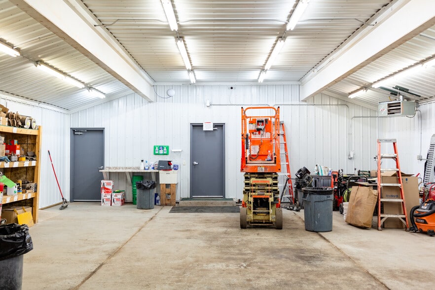 More Photos Of 2321 W 1st St, Duluth Service For Sale