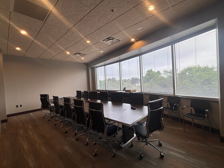 More Photos Of 8894 Stanford Blvd, Columbia Medical For Sale