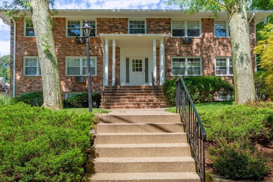 More Photos Of 14 Walden Pl, Montclair Apartments For Sale