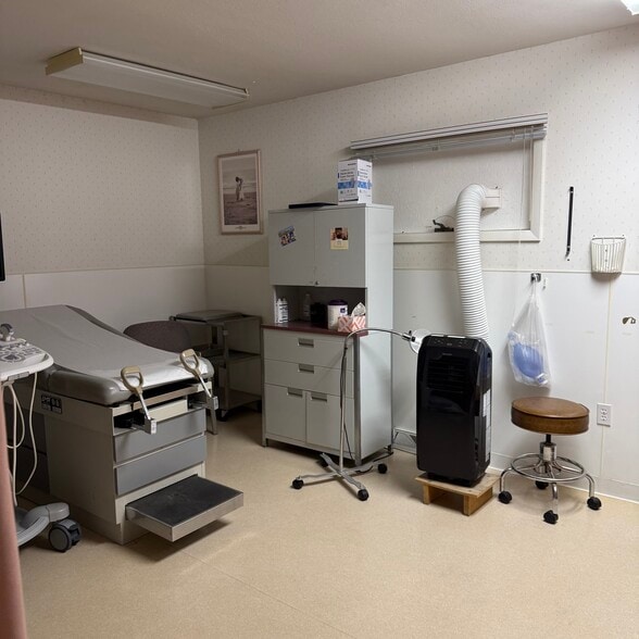 More Photos Of 3 Parkside Ct, Utica Medical For Lease