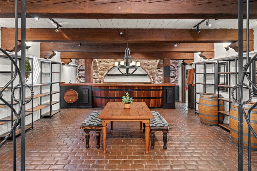 More Photos Of 501 Parducci Rd, Ukiah Restaurant For Lease