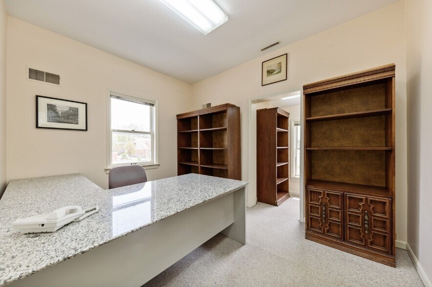 More Photos Of 126 S Northwest Hwy, Barrington Office For Sale