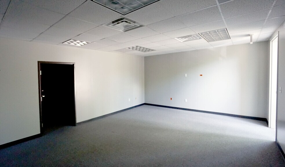 More Photos Of 7701 San Felipe Blvd, Austin Office For Sale