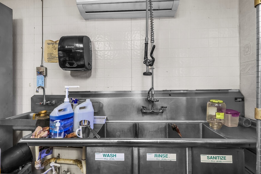 More Photos Of 2550 Parks Mill Rd, Buckhead Morgan Service Station For Sale