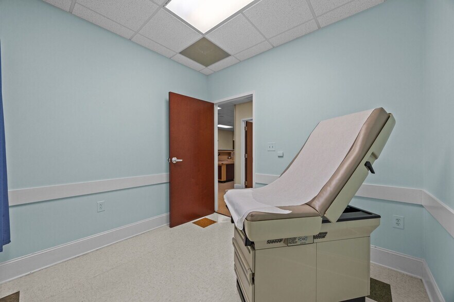 More Photos Of 2223 Hemby Ln, Greenville Medical For Sale