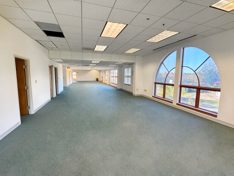 More Photos Of 8609 Sudley Rd, Manassas Medical For Sale