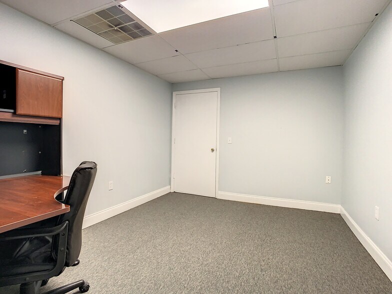 More Photos Of 22 W Monument Ave, Kissimmee Office For Lease