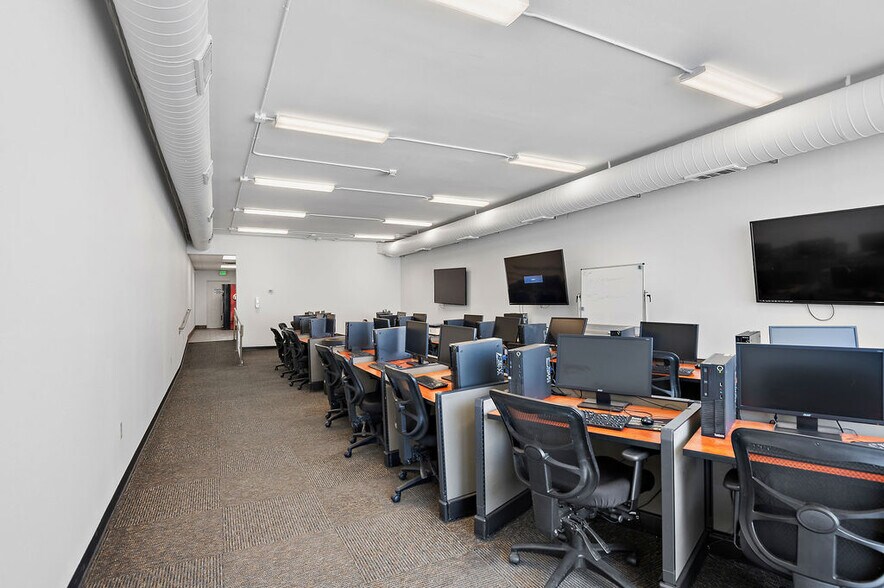 More Photos Of 220-222 W 2nd St, Pueblo Light Manufacturing For Lease