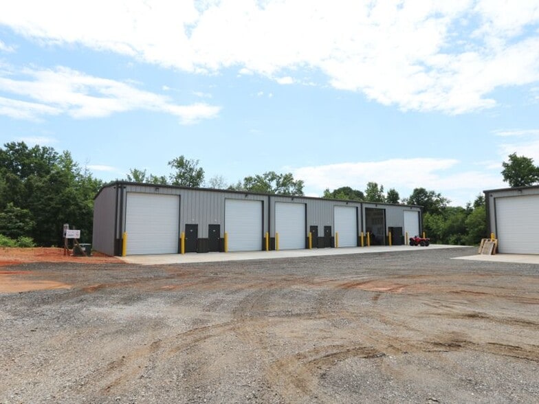 Primary Photo Of 1729 Locust Hill Rd, Greer Showroom For Lease