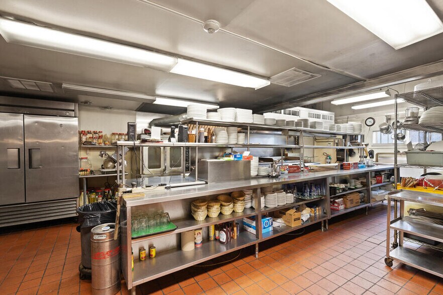 More Photos Of 251 Hampstead St, Methuen Flex For Sale