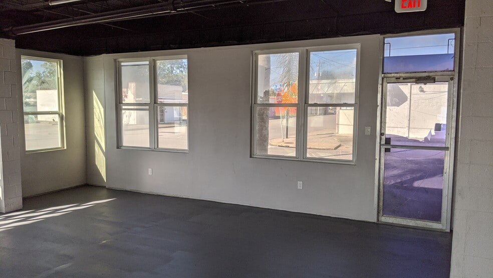 More Photos Of 200 E Texas Ave, Baytown Freestanding For Lease