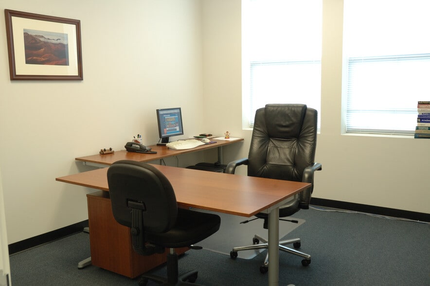 More Photos Of 21135 Whitfield Pl, Sterling Medical For Lease