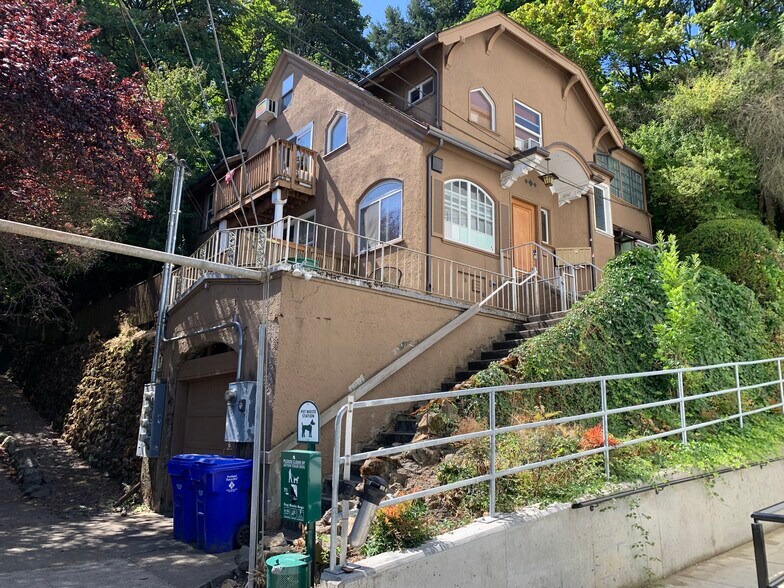 More Photos Of 2047 SW 10th Ave, Portland Apartments For Sale