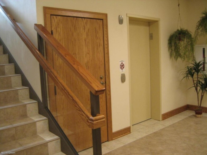 More Photos Of 324 Broadway St, Alexandria Freestanding For Lease