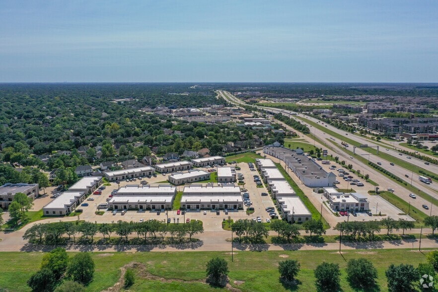 More Photos Of 633 E Fernhurst Dr, Katy Office For Sale