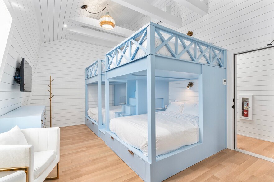 More Photos Of 212 Water St, Block Island Storefront For Sale