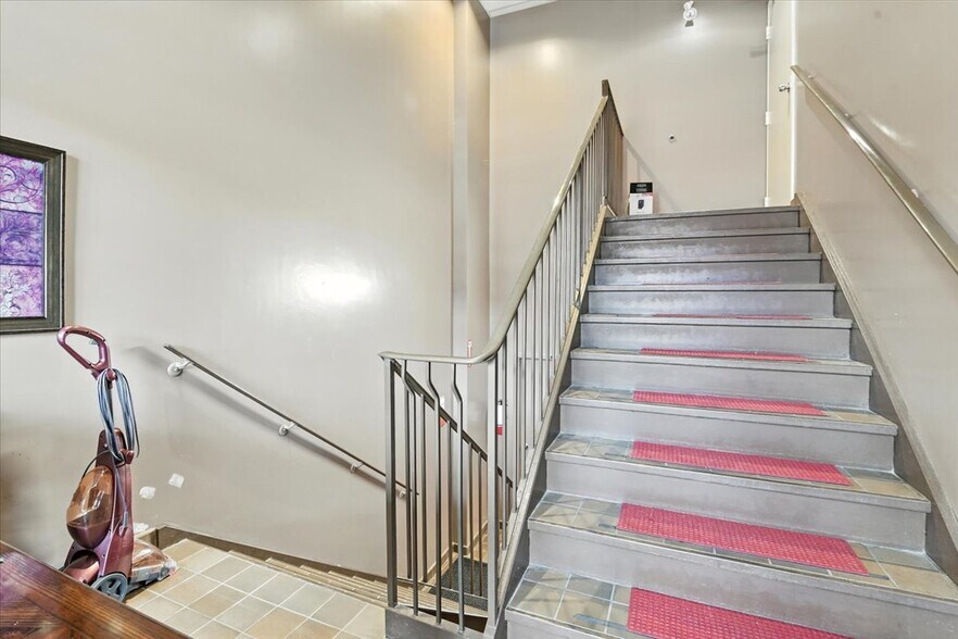 More Photos Of 372 King St, Oshawa Medical For Lease