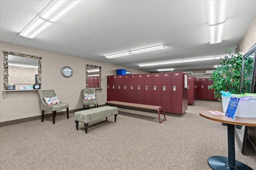 More Photos Of 9512 E Lippincott Blvd, Davison Golf Course Driving Range For Sale