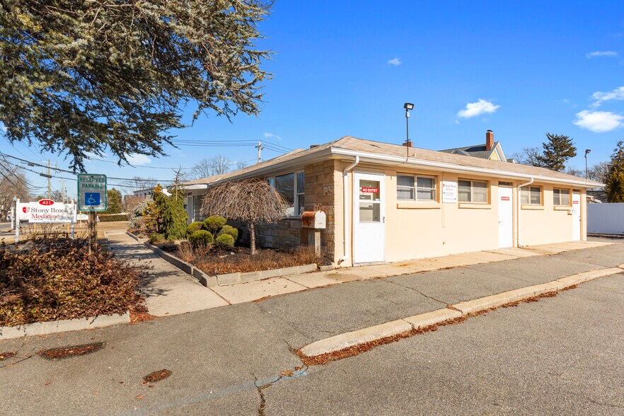 More Photos Of 421 Deer Park Ave, Babylon Medical For Sale