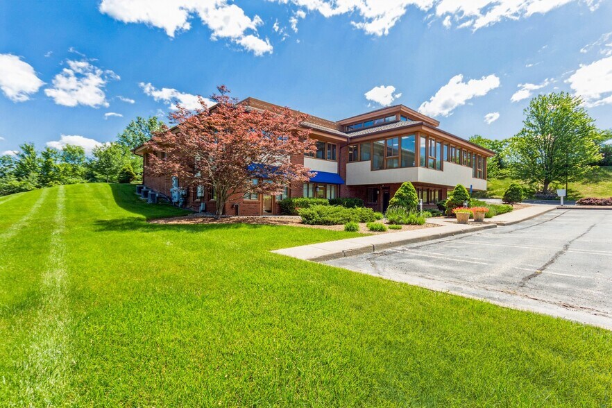 More Photos Of 192 Tower Dr, Middletown Loft Creative Space For Lease