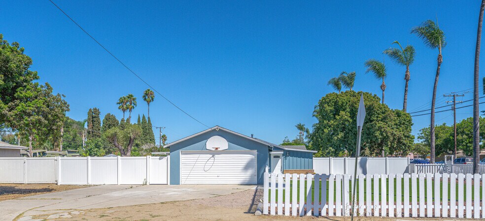 More Photos Of 4301 W Lilac Ave, Santa Ana Multifamily For Sale