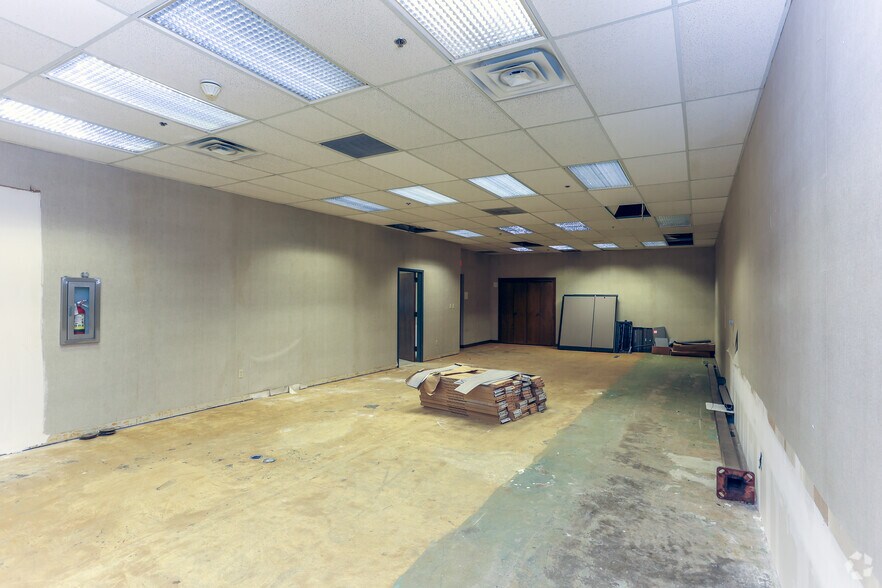 More Photos Of 3301 Golden Rd, Tyler Office For Lease