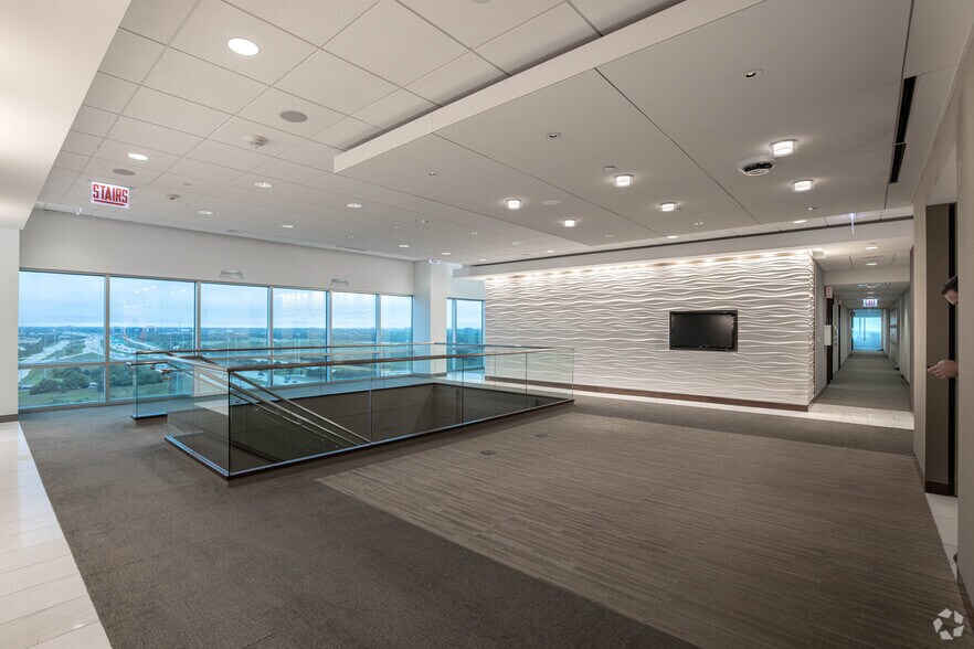 More Photos Of 231 N Martingale Rd, Schaumburg Office For Lease