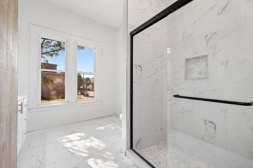 More Photos Of 200-208 E Eighth Ave, Munhall Freestanding For Sale