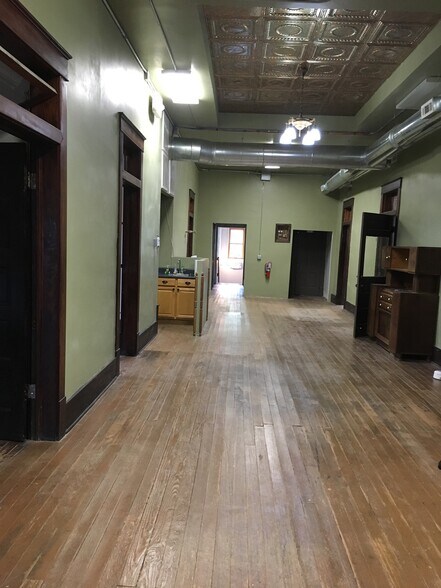 More Photos Of 105 E Alpine St, Siloam Springs Loft Creative Space For Lease