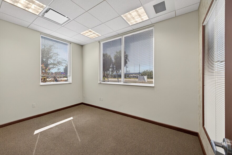 More Photos Of 18031 S Tamiami Trl, Fort Myers Bank For Lease