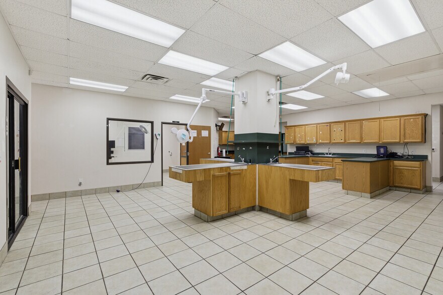 More Photos Of 1695 S State Highway 121, Lewisville Veterinarian Kennel For Sale