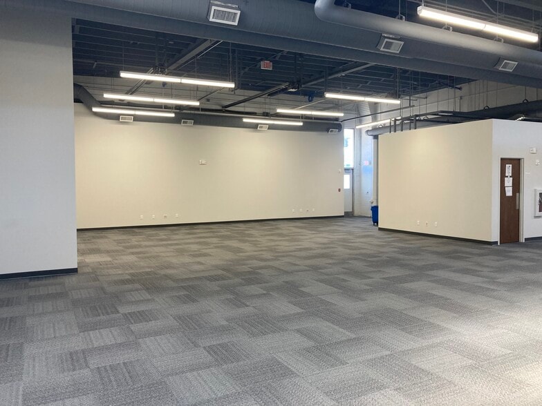 More Photos Of 533 E Walnut St, Green Bay Freestanding For Lease