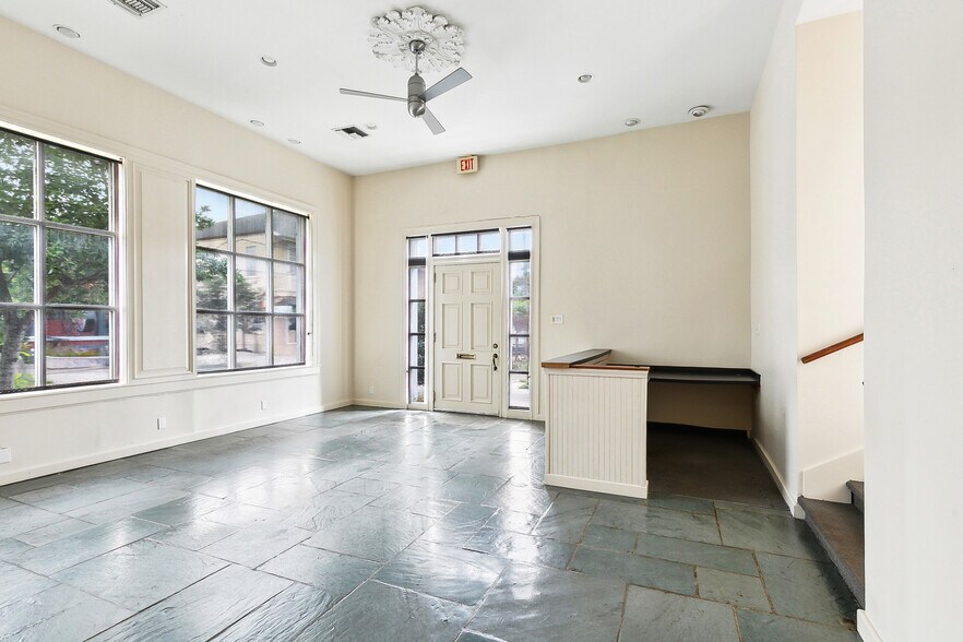 More Photos Of 7624 Maple St, New Orleans Storefront For Lease