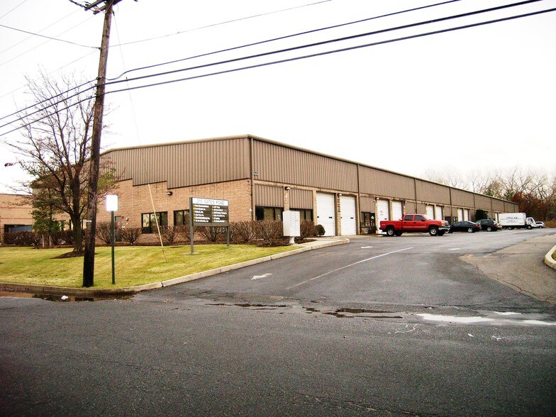 Primary Photo Of 215 Gates Rd, Little Ferry Warehouse For Lease