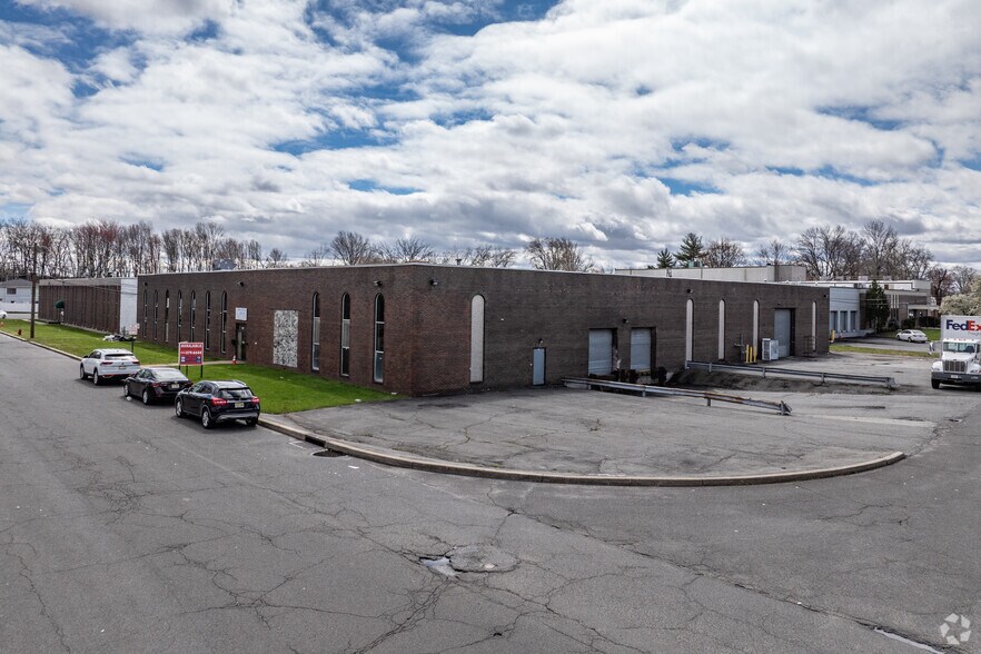 More Photos Of 721 E Lincoln Ave, Rahway Distribution For Lease
