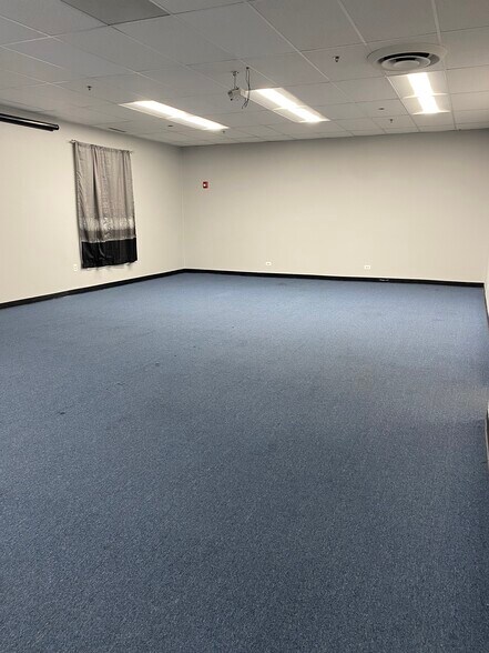 More Photos Of 10031 Roosevelt Rd, Westchester Office For Lease
